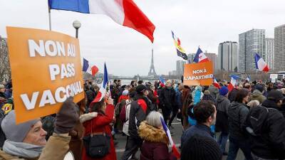 Жан Кастекс - На протест против COVID-пропусков во Франции вышли почти 40 тыс. человек - iz.ru - Франция - Париж - Израиль