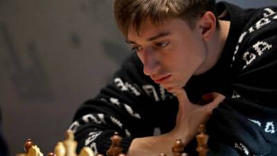 Аниш Гири - Даниил Дубов - FIDE не снимет Дубова с турнира в Нидерландах из-за отказа играть в маске - russian.rt.com - Россия - Голландия