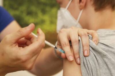 В Петербург завезли первую партию вакцины от коронавируса для подростков - bloknot.ru - Санкт-Петербург