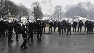 Полиция Брюсселя применила слезоточивый газ против участников протестной акции - russian.rt.com - Стокгольм - Брюссель