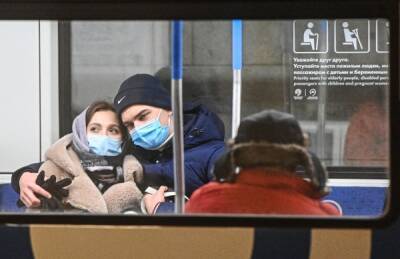 Эксперт объяснил, почему вакцинированным и перенёсшим COVID-19 нужно носить маски - govoritmoskva.ru