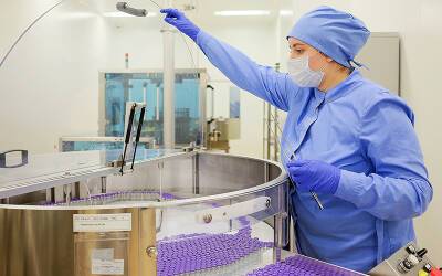 Стали известны объемы выпуска "КовиВака" в 2022 году - tvc.ru