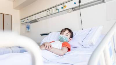 В Санкт-Петербурге за неделю госпитализировали 246 детей с коронавирусом - russian.rt.com - Санкт-Петербург