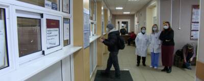 Для пациентов с легкой формой ковида в поликлиниках Петербурга открыли отдельные входы - runews24.ru - Санкт-Петербург