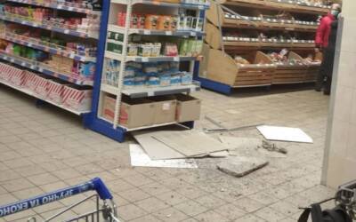 Потолок рухнул в киевском супермаркете, в магазине были люди: кадры с места ЧП - politeka.net - Украина - Киев
