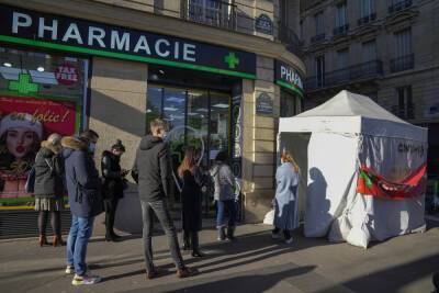 Во Франции впервые за сутки заболели коронавирусом 500 тыс человек - mk.ru - Франция - Santé