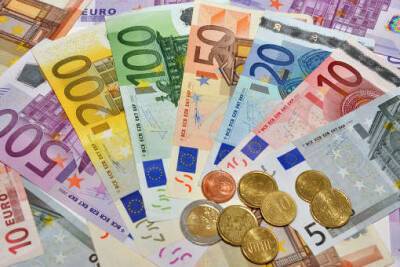Что с евро и долларом происходит сейчас в России, прогнозы экспертов на курсы валют - pravda-tv.ru - Россия
