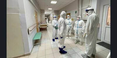 В Новосибирской области коронавирус за сутки выявили еще у 411 местных жителей - runews24.ru - Новосибирская обл.