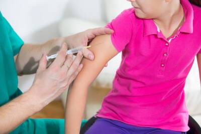 В первый день прививочной кампании для подростков вакцинировали только семь человек - spb.mk.ru - Санкт-Петербург