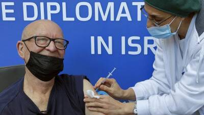 Четвертая доза против COVID-19: в Израиле началась кампания по повторной ревакцинации - ru.euronews.com - Россия - Франция - Сша - Италия - Китай - Евросоюз - Израиль
