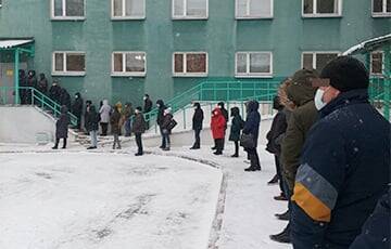 Белорус об огромных очередях к терапевтам: Приехал к 9 утра - стояло уже человек 30 - charter97.org - Белоруссия - Минск