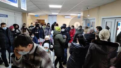 Воронежцы показали очереди в поликлиниках при суточном приросте в 2 тысячи заразившихся COVID-19 - gorcom36.ru - Воронеж