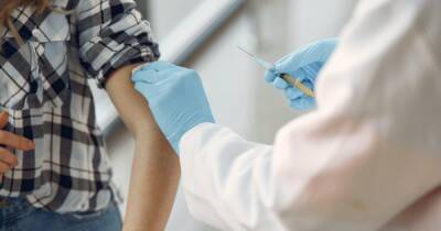 В США подросткам разрешили делать бустерную прививку COVID-вакциной - dsnews.ua - Сша - Израиль