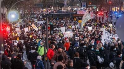 В Германии прошли массовые протесты против коронавирусных ограничений - eadaily.com - Германия