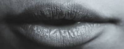 Американские медики назвали серые губы, кожу и ногти симптомом ковида - runews24.ru