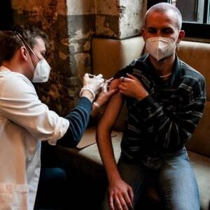 В Украине от коронавируса вакцинировали 14,7 человек - reporter-ua.com - Украина - Киев