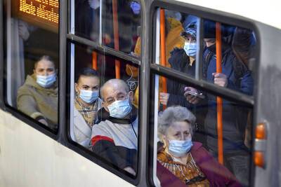Жителей Румынии обязали носить хирургические маски - tvc.ru - Германия - Румыния