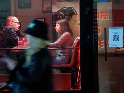 Южноуральцам без QR-кодов разрешат ходить в кафе и рестораны - u24.ru - Челябинская обл.