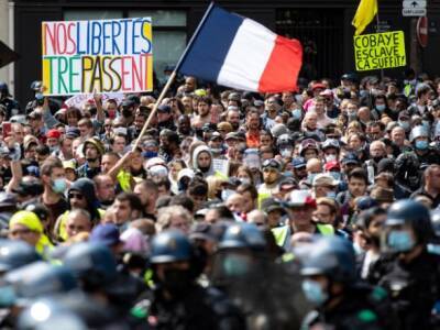 Во Франции более 100 тыс. человек вышли на акции против принудительной вакцинации - unn.com.ua - Франция - Украина - Киев - Париж