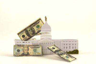 Дефицит бюджета США за 2022 год сократился вдвое — Reuters - minfin.com.ua - Украина - Сша