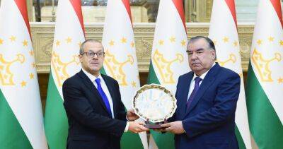 Эмомали Рахмон - Эмомали Рахмон принял Директора Европейского регионального бюро Всемирной организации здравоохранения (WHO) - dialog.tj - Таджикистан - Президент