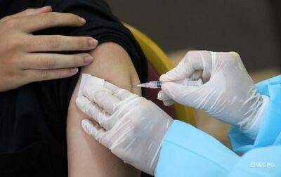 Украина получила 500 тысяч доз вакцины против штамма Омикрон - korrespondent.net - Украина - Швеция - Польша