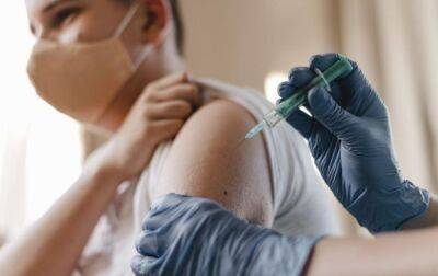 В Україні дозволили бустерну дозу вакцини від COVID-19 для дітей з 12 років - vchaspik.ua - Украина
