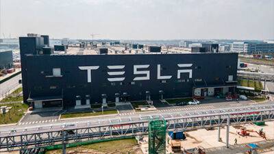 Tesla призупинила виробництво на своєму заводі в Шанхаї - bin.ua - Украина - Китай
