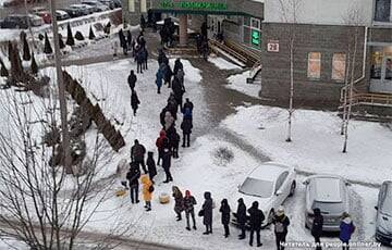 В минских поликлиниках больных и уволенных медиков заменяют студентами - charter97.org - Белоруссия - Минск