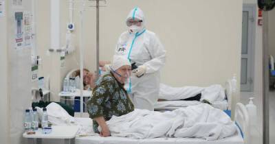 За сутки в России госпитализировали 17 487 человек с коронавирусом - ren.tv - Россия - Санкт-Петербург - Москва - Московская обл.