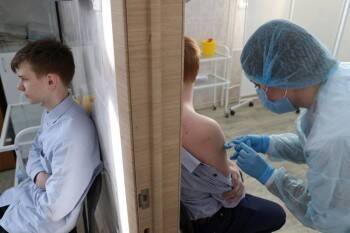 На Вологодчине первым подросткам сделали прививку от коронавируса - vologda-poisk.ru - Вологда - Череповец - Вологодская обл.