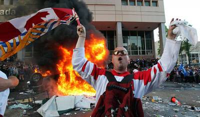 Джастин Трюдо - В Канаде к протестующим против ковидных мер присоединились экстремисты со свастикой - newizv.ru - Сша - Канада - Оттава