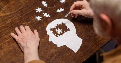Невролог объяснил, как предсказать появление болезни Альцгеймера - ren.tv - Москва