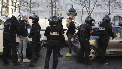Полиция Парижа сообщила о 44 задержанных в ходе акции «Конвой свободы» - russian.rt.com - Париж