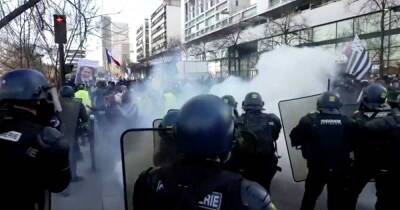 Полиция Парижа задержала 44 участника акции "Конвой свободы" - ren.tv - Франция - Париж - Австрия - Кипр - Брюссель