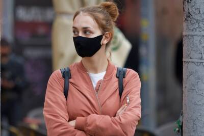 Иммунолог заявил, что переболевшие омикроном всё равно должны носить маску - abnews.ru - Россия - Москва