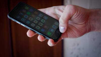 Эксперт объяснила, как мобильные приложения воруют данные со смартфонов - mir24.tv