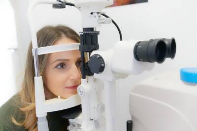 Эксперты рассказали об опасном возрастном заболевании глаз - abnews.ru