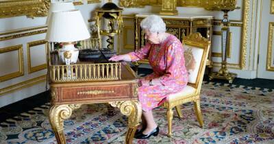 принц Гарри - Елизавета II (Ii) - принц Филипп - королева Елизавета - принц Джордж - принцесса Шарлотта - принцесса Евгения - В Сеть попало ранее неизвестное фото королевы с правнуками - focus.ua - Украина - Англия
