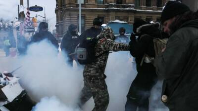 Полиция Оттавы применила перцовый газ для разгона протестующих - svoboda.org - Сша - Канада - Оттава