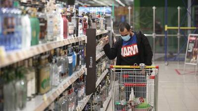 Продажи водки в России на человека выросли на 2% - iz.ru - Россия - Израиль