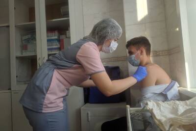 В Пензе вакцинировались от коронавируса более 60 подростков - mk.ru - Пенза - Пресс-Служба