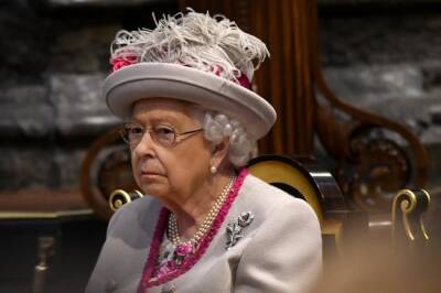 Елизавета II (Ii) - принц Чарльз - Виктор Ларичев - герцогиня Камилла - Елизавета Королева - Как болеют королевы: у Елизаветы II диагностировали коронавирус - infox.ru
