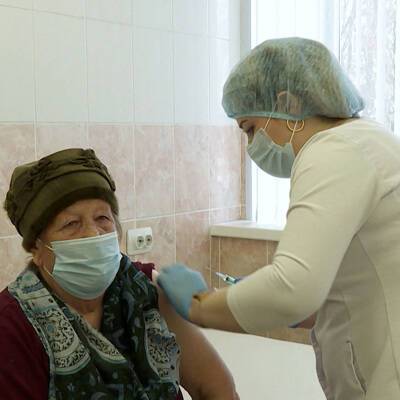 Надежда Рунихина - Пожилым стоит вакцинироваться от COVID-19 даже в период высокой заболеваемости - radiomayak.ru