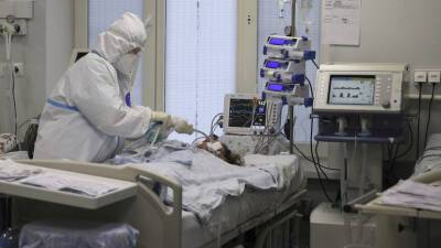 В Удмуртии госпитализировали 188 человек с COVID-19 за сутки - russian.rt.com - республика Удмуртия