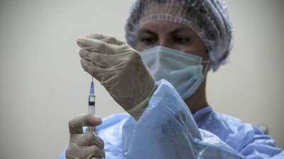В Татарстане прививку от COVID-19 сделали 4326 человек за сутки - russian.rt.com - республика Татарстан - Оренбургская обл.