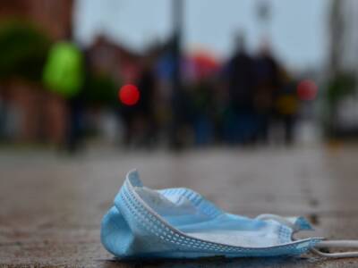 Мужчину скрутили в московском ТЦ из-за отказа надеть маску - rosbalt.ru - Москва