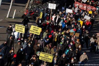 В Германии вновь прошли протесты против ковидных мер - unn.com.ua - Украина - Германия - Киев - Берлин - земля Нижняя Саксония