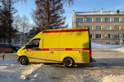 Фельдшер скорой помощи рассказала о сокращении количества бригад в Омске - omsk.mk.ru - Омск