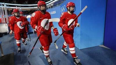 Начало матча между женскими командами РФ и Канады по хоккею отложено - iz.ru - Россия - Канада - Израиль - Латвия - Чехия - Пекин